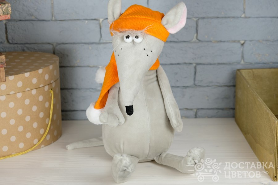 Мягкая игрушка Крыс в оранжевой шапке и шарфе